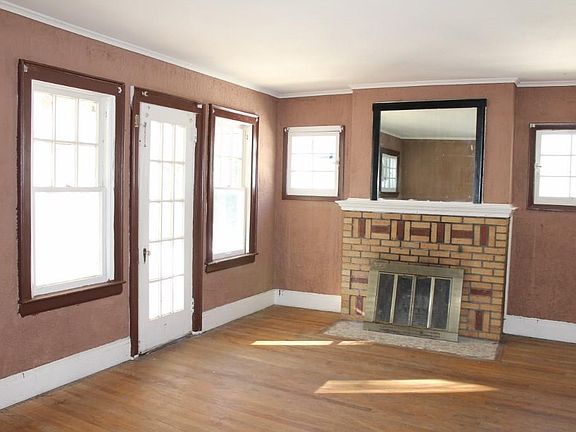 4th image of 129-31 Gorland Ave