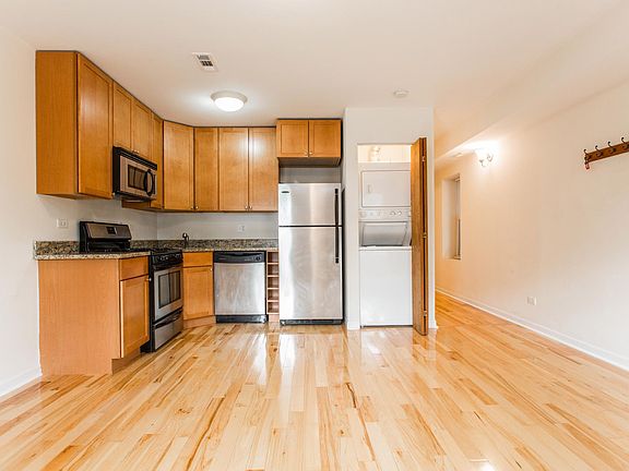 2nd image of 1338 W Erie St #2