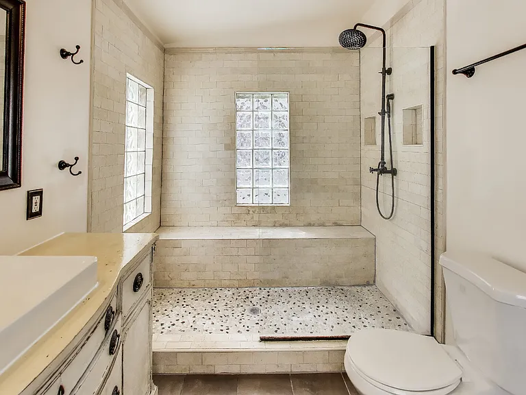 1917 Lincoln Rd NE — Photo 13