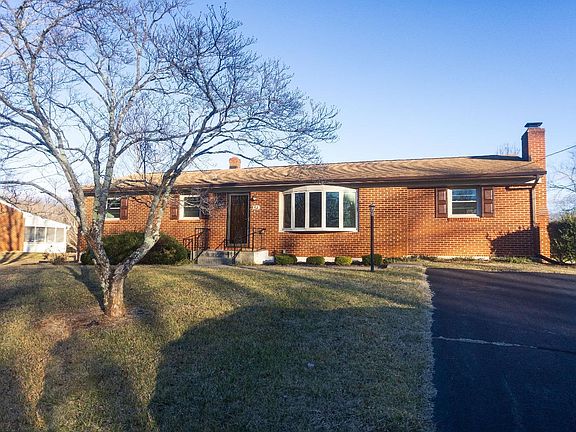 3rd image of 68 Glenacre Dr