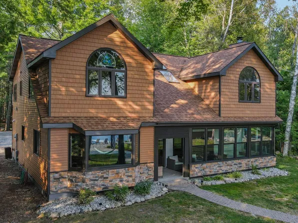 6939 Northshore Dr, Bellaire, MI 49615