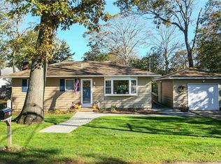 69 Bay Rd, Brookhaven, NY 11719