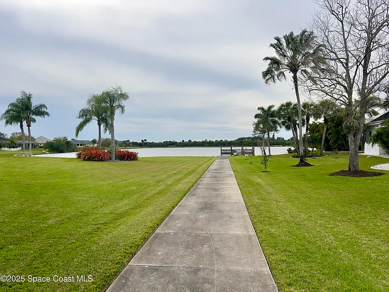 929 Hialeah St — Photo 40