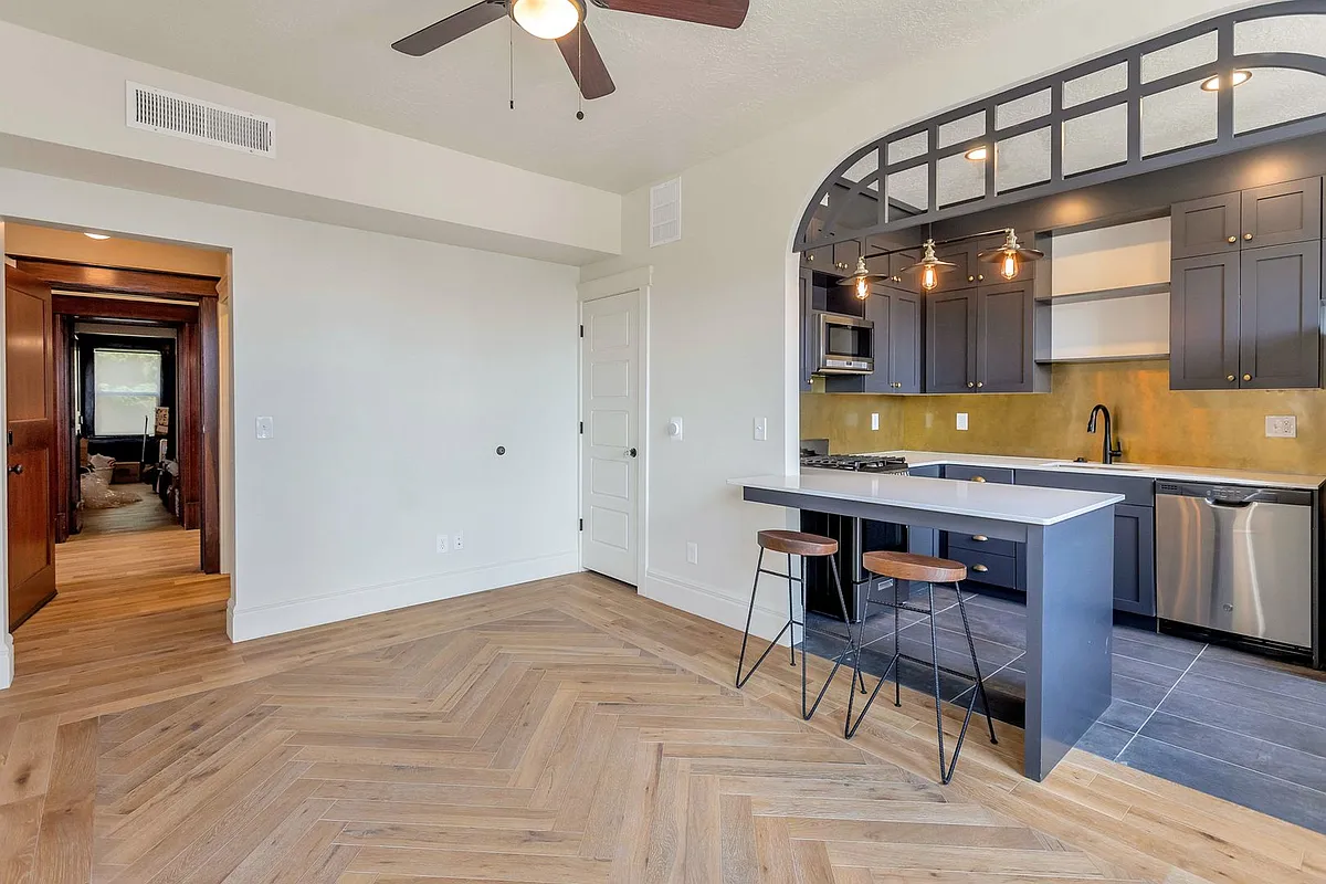 Floor plan 208