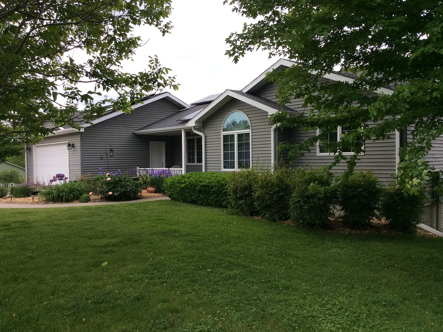 4 bed, 1260 sqft, $2,100 — Photo 3