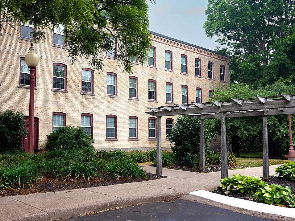 Grand Ledge Apartments — Photo 3