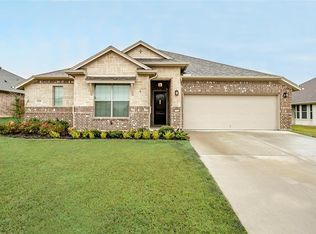 628 Creek Point Dr, Saginaw, TX 76179