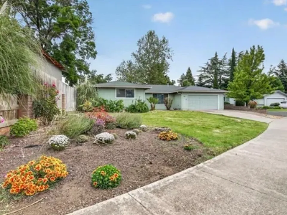 415 Sutter Ave