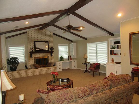 3rd image of 132 Hideaway Ln E