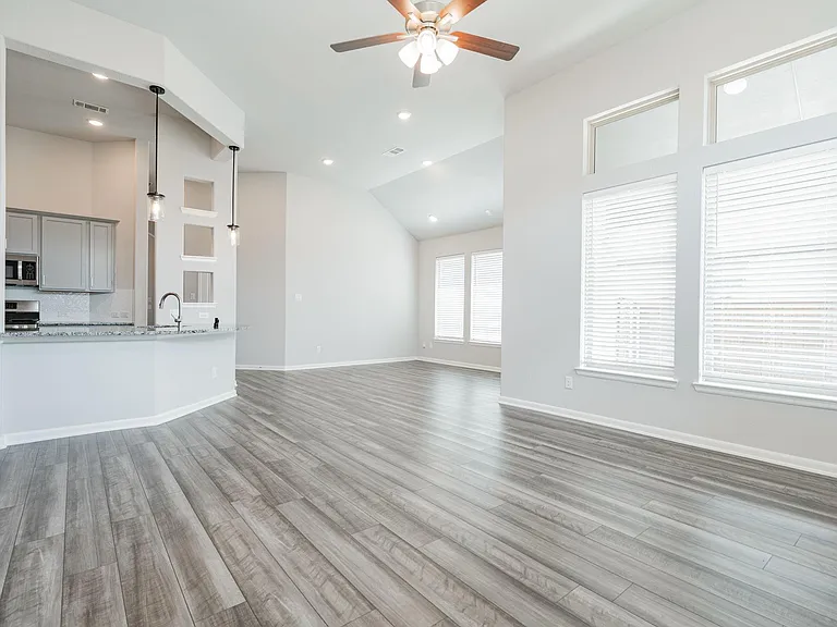 16717 Garden Dr — Photo 9