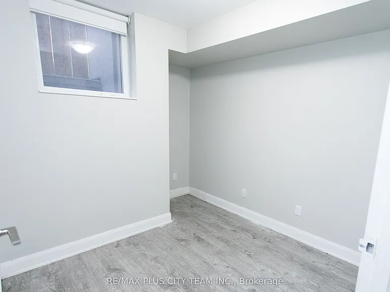 686 Bathurst St #L03 — Photo 9