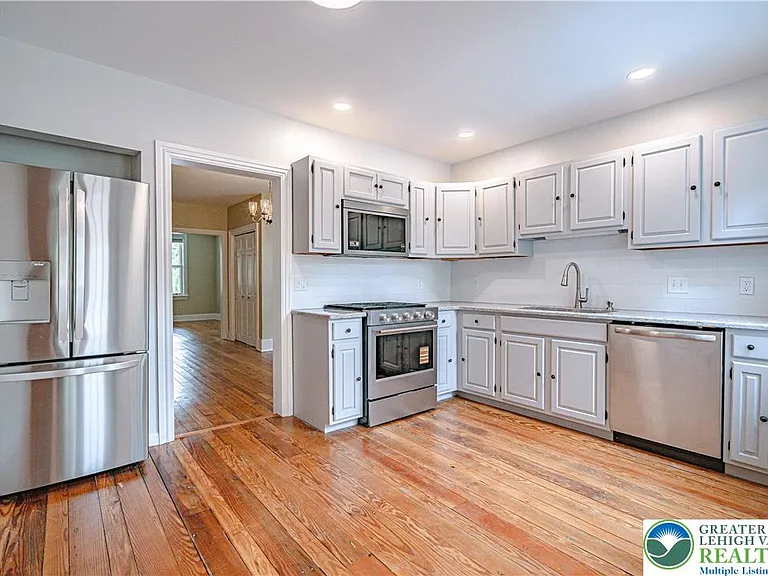 239 E Church St — Photo 13