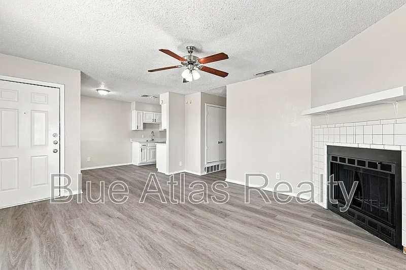 3 bed, 2.0 bath, 1030 sqft, $1,395 — Photo 3