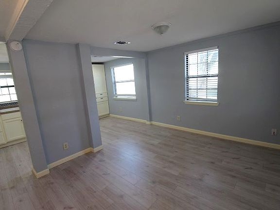 5th image of 151 9th St E