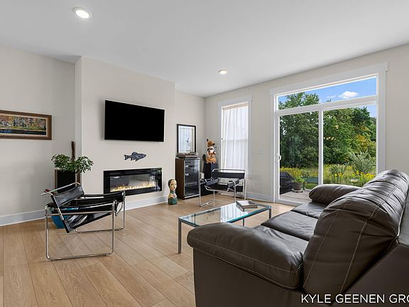 2nd image of 4646 Graystone Rd