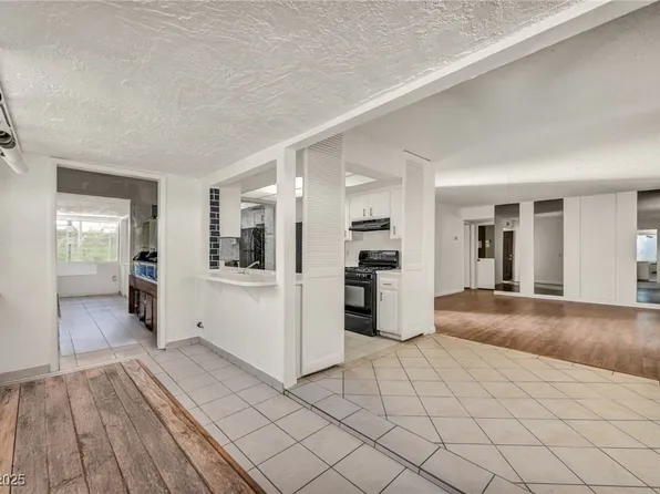 1420 Vegas Valley Dr APT 20, Las Vegas, NV 89169