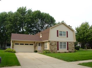 700 Mulberry Ct, Algonquin, IL