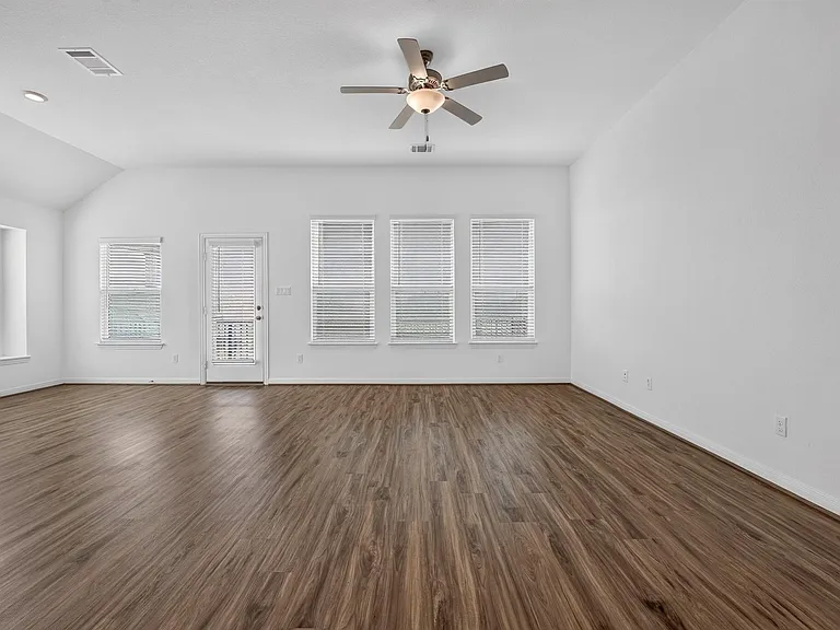 516 Panzano Dr — Photo 4