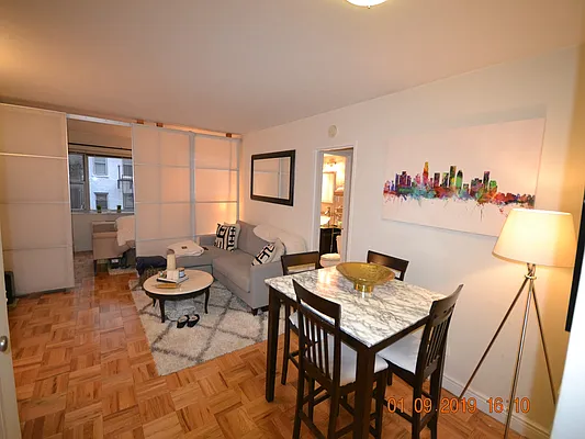 Rented by eRealty Advisors Inc | media 2