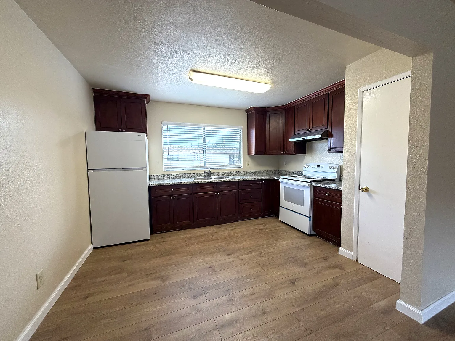 2 bed, 1.0 bath, 800 sqft, $2,500 — Photo 4