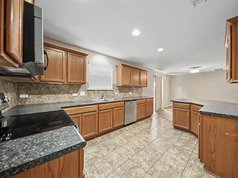 9203 Sage Valley Dr — Photo 4