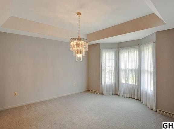 5th image of 398 Burgoyne Dr
