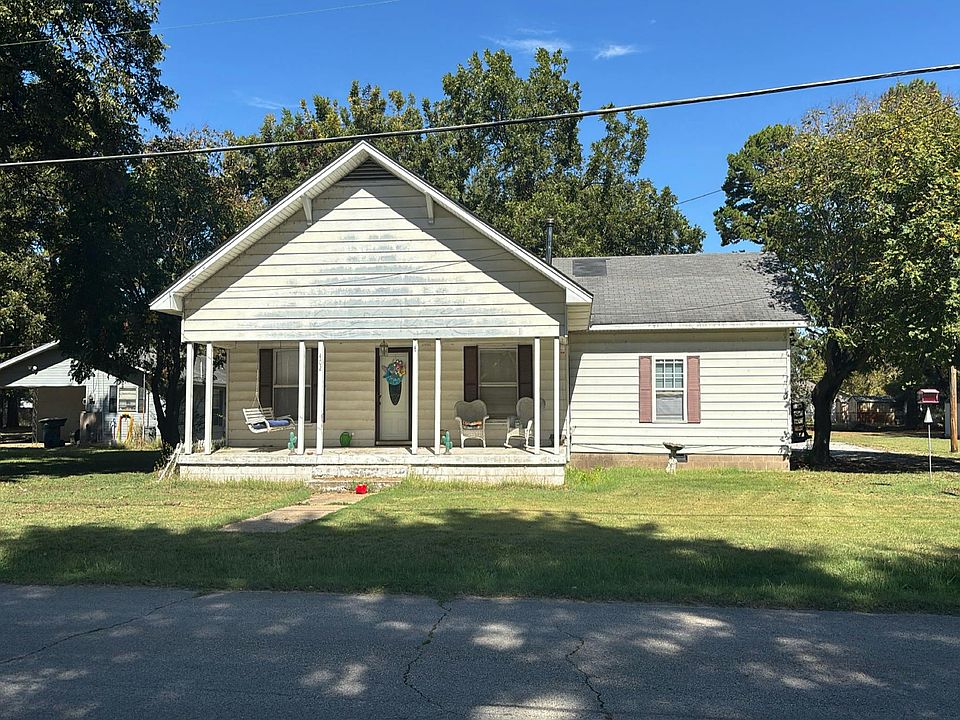 1st image of 402 Fisher Ave