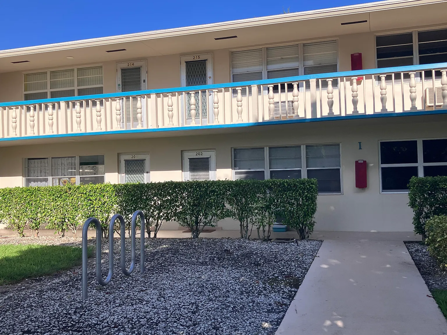 1 bed, 1.5 bath, 646 sqft, $1,250 — Photo 2