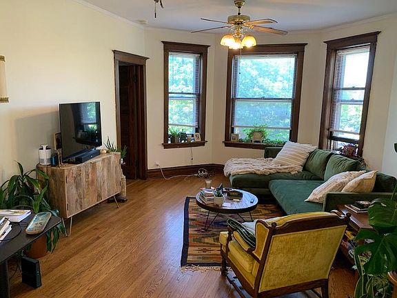 2nd image of 1133 W Wellington Ave #3F