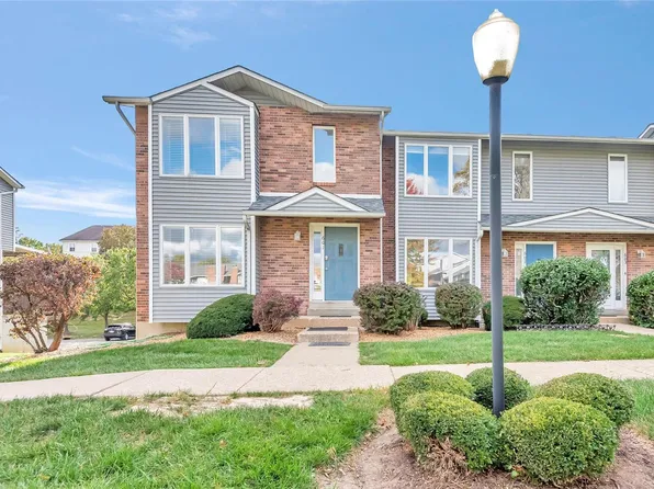 601 King Dr, Saint Charles, MO 63303