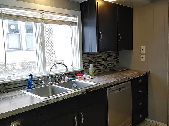 3rd image of 61 Saint James St