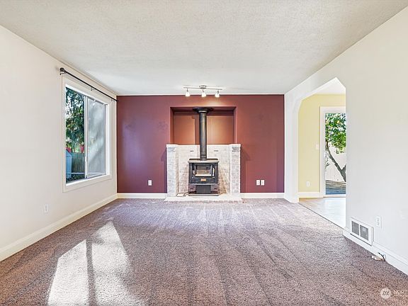 4th image of 2669 NE Sheffield Place