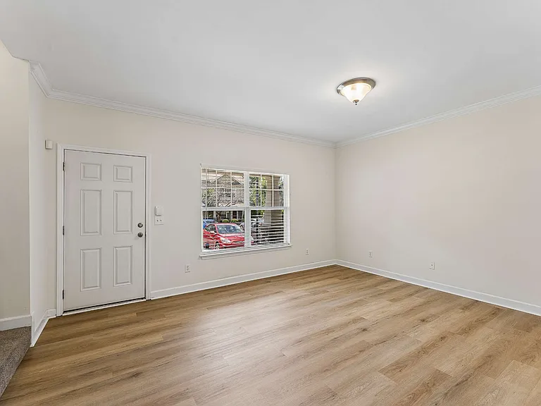 553 Rosedale Ave #107 — Photo 4