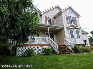 4001 Crest View Dr, Stroudsburg, PA 18360
