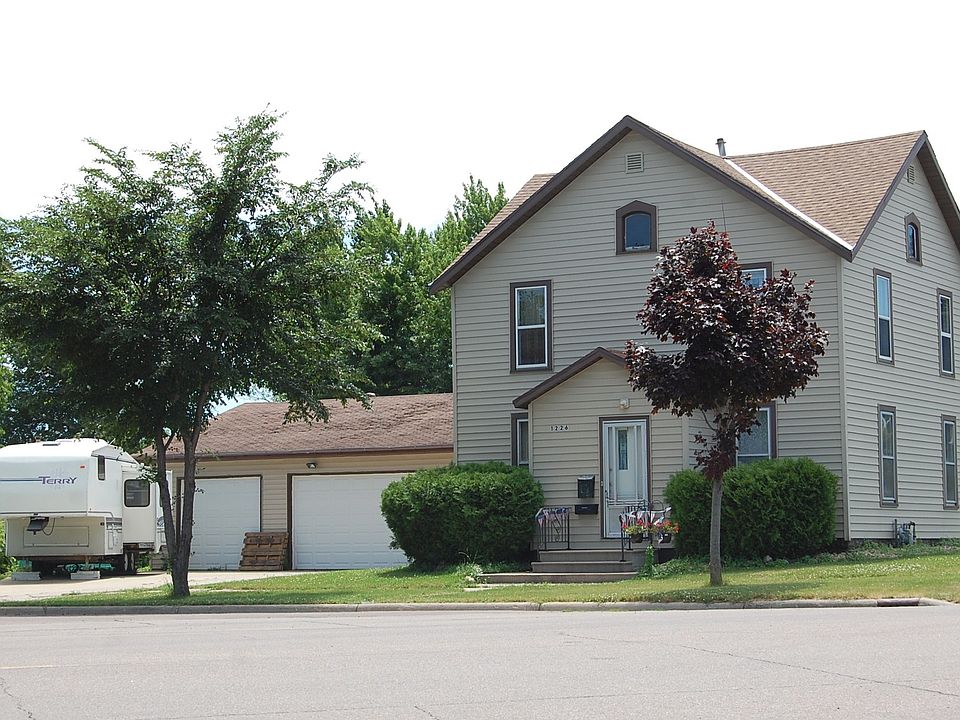 1st image of 206 13th St E