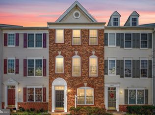 42865 Pamplin Ter, Chantilly, VA 20152