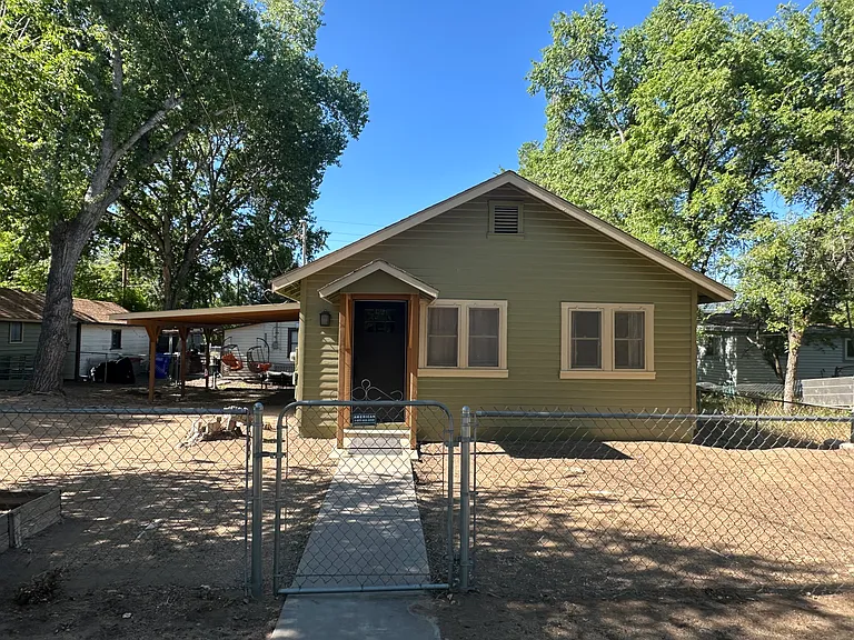 Comfort Ave — Photo 1