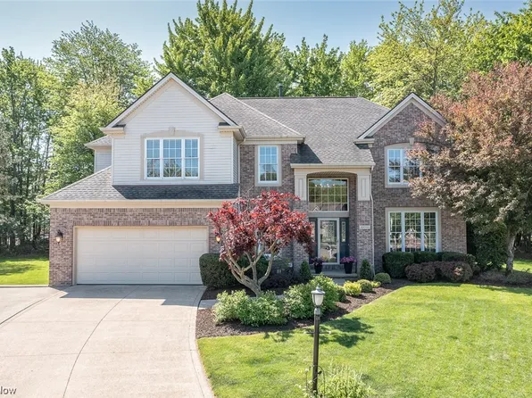 20592 Castlemaine Cir, Strongsville, OH 44149