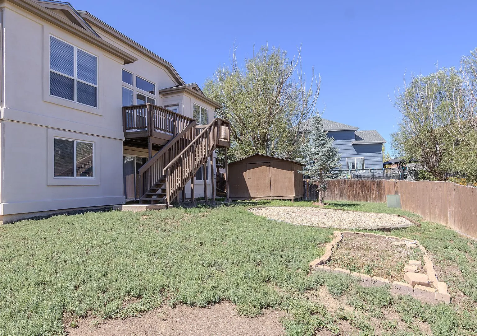 Fantastic, updated- 4 bedroom near base! — Photo 2