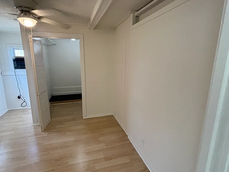 2571 NE Palm Ave #C — Photo 11