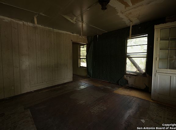 5th image of 430 Bundy St