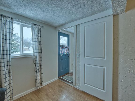 5th image of 1521 15th Ave E