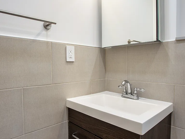 67 Diamond St #2R — Photo 21