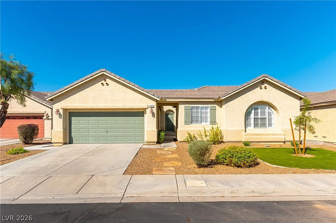 4 bed, 2.0 bath, 2255 sqft, $2,395 — Photo 1