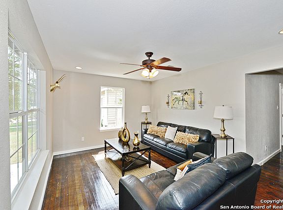 4th image of 1124 Fulton Ave