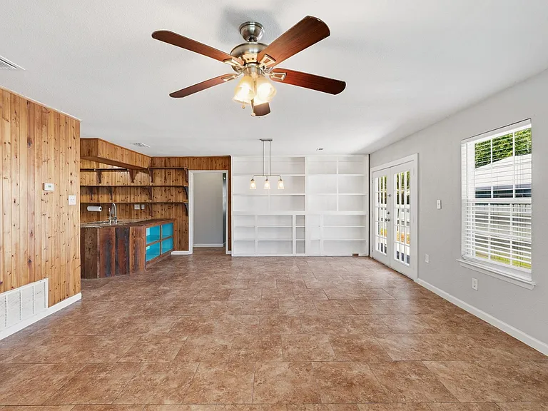 7000 Shannon Dr — Photo 6