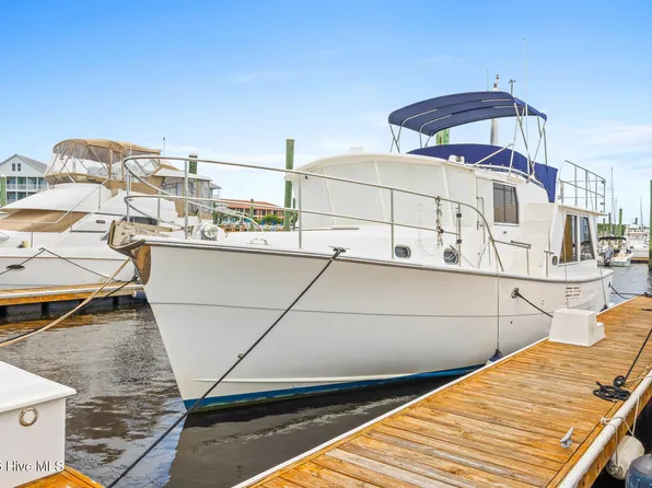 87 Harbour Point Yacht Club, Carolina Beach, NC 28428