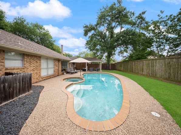 5613 Village Park Dr, Katy, TX 77493