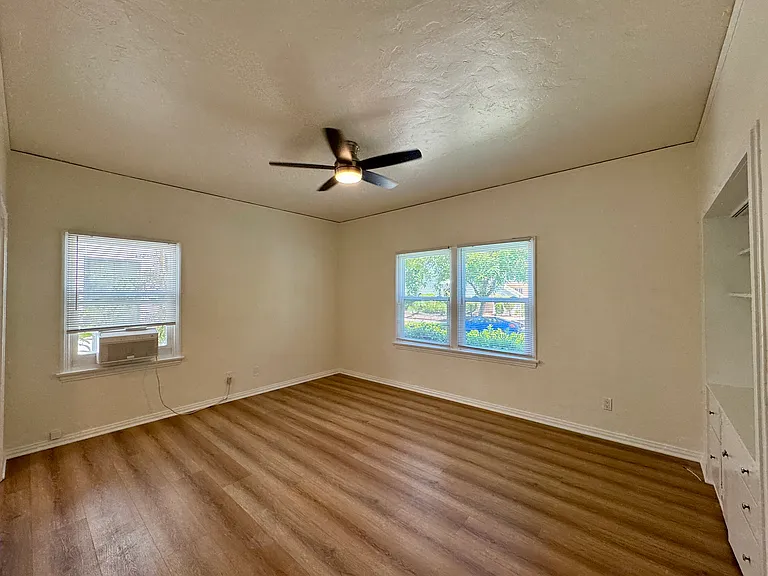 121 N La Peer Dr #2 — Photo 12
