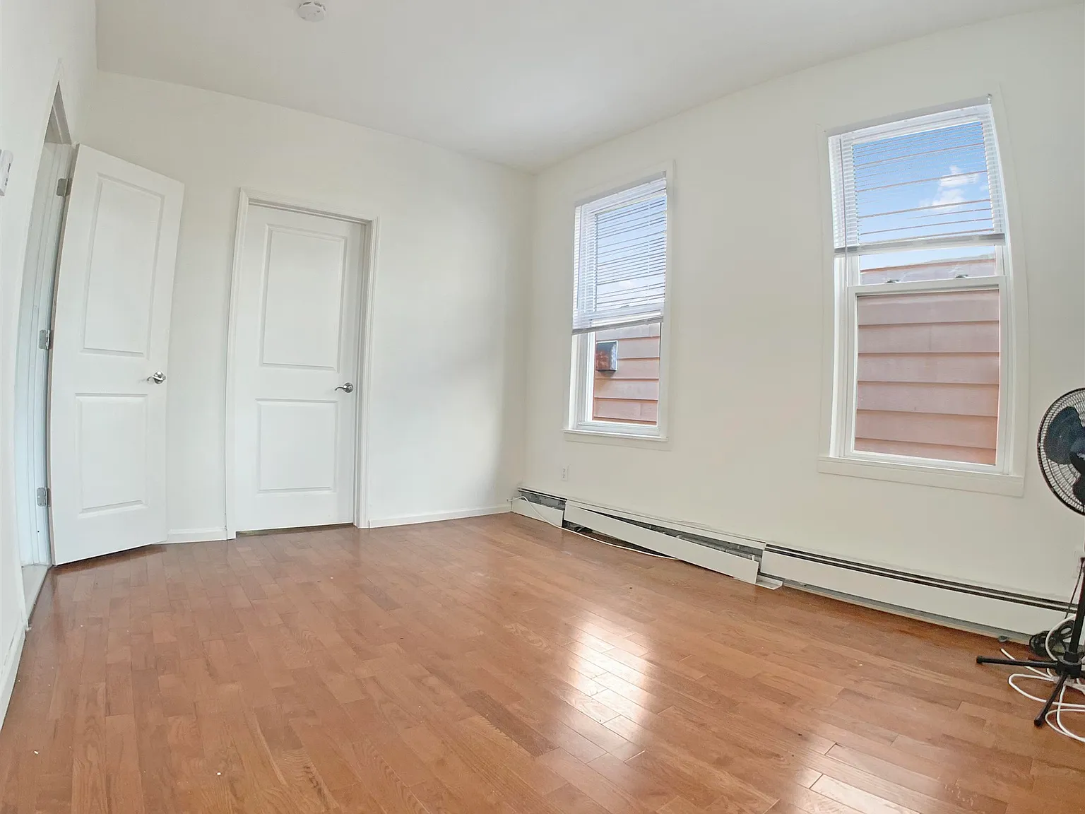 3 bed, 1.0 bath, $2,100 — Photo 2